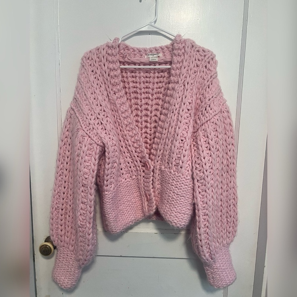Glamorous
Ladies Chunky Knit Cardigan Size S/M TRENDING
$210